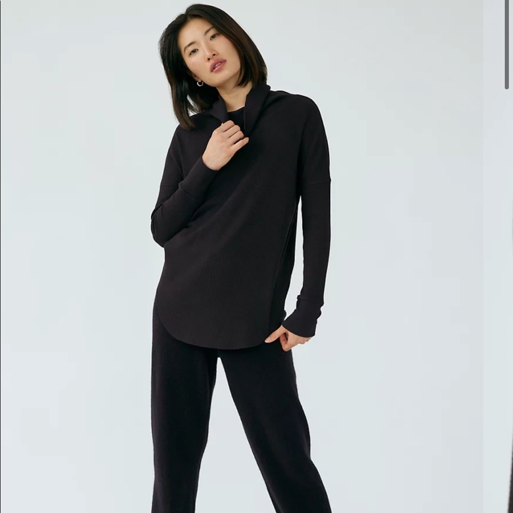 Aritzia thermal cowlneck